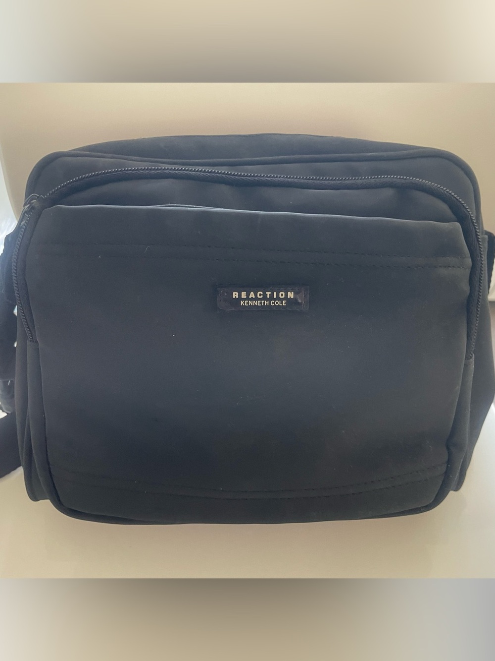 Kenneth Cole Reaction Crossbody Messenger Camera Bag